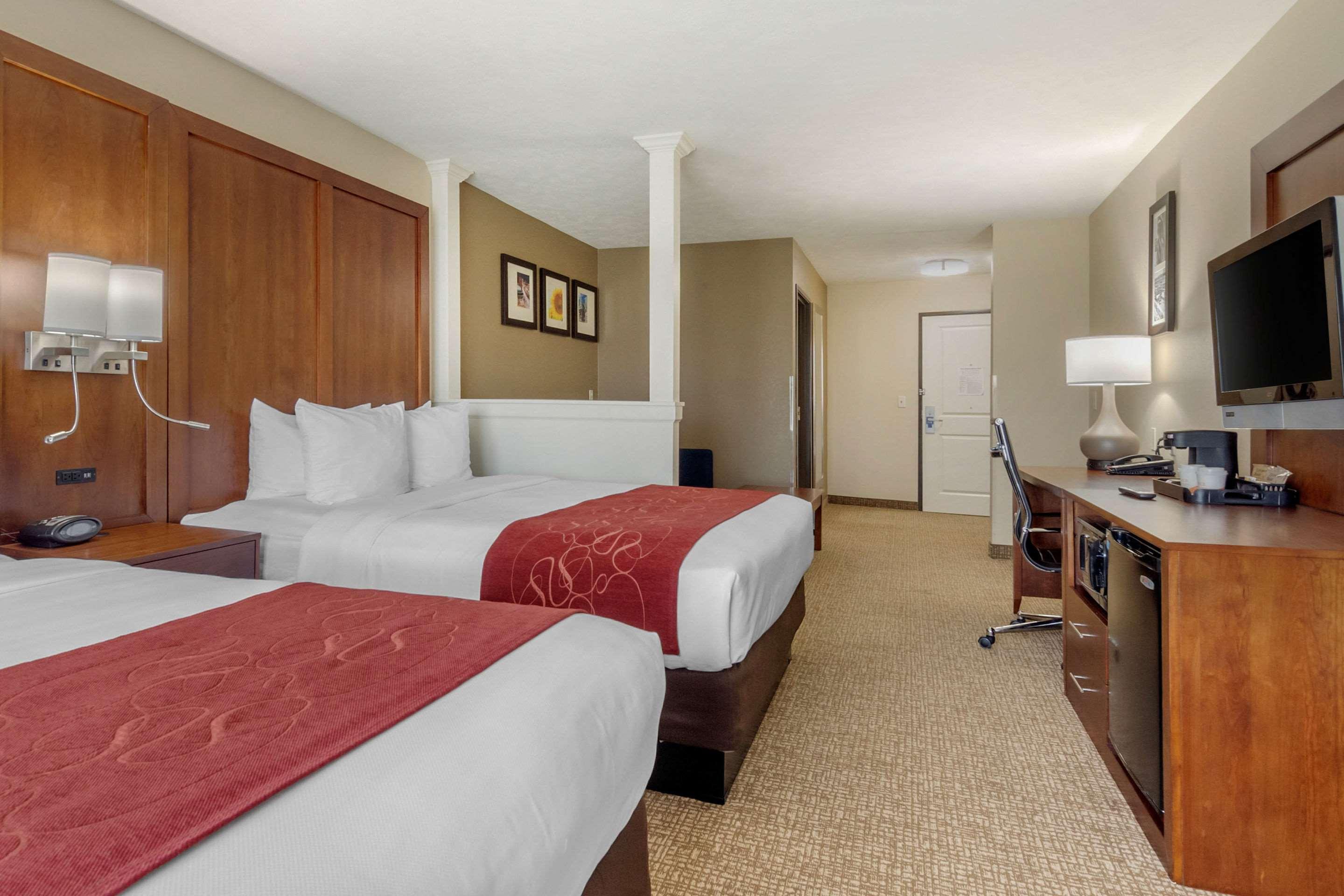 Comfort Suites Speedway - Kansas City Exterior foto