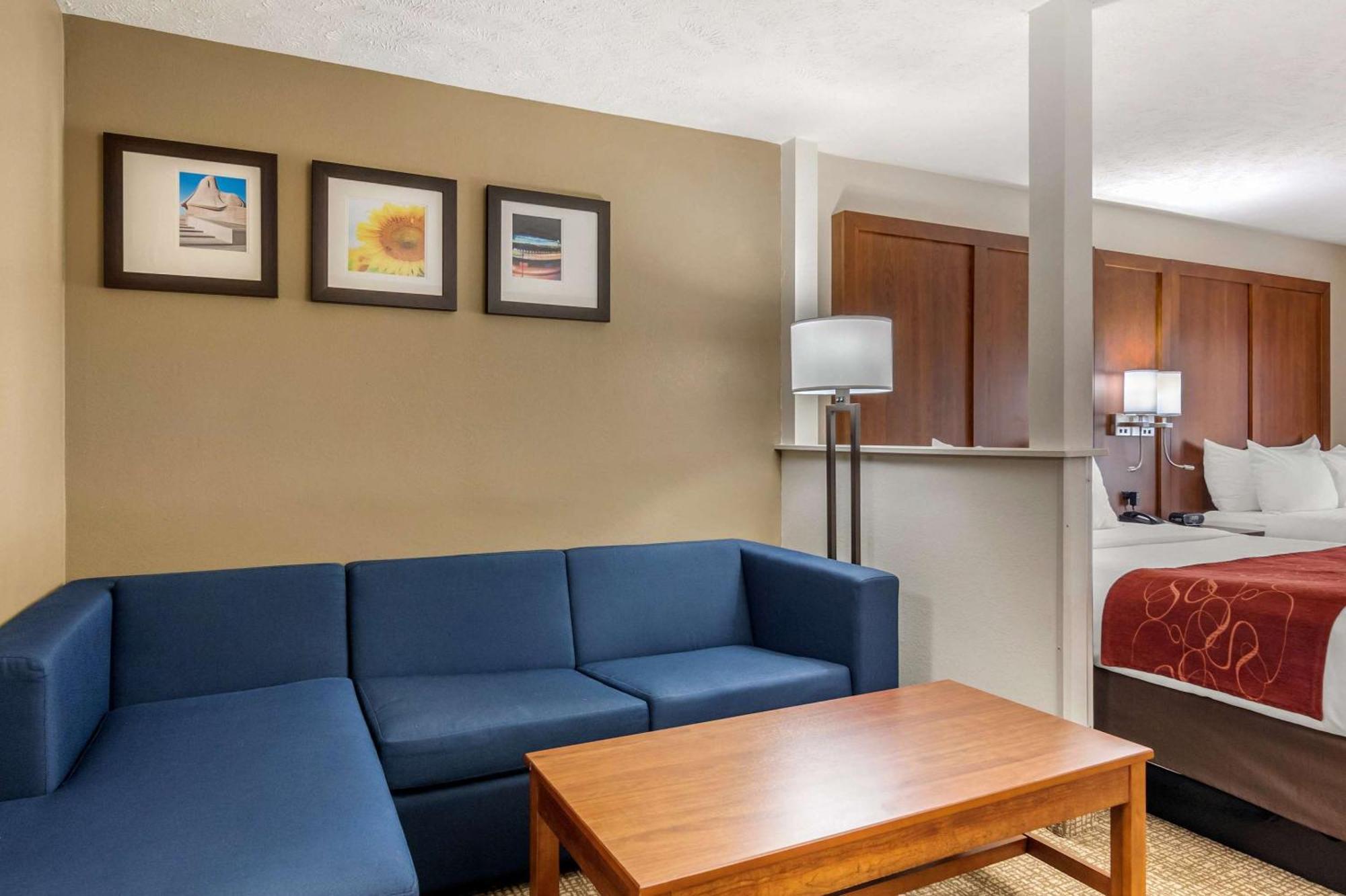 Comfort Suites Speedway - Kansas City Exterior foto