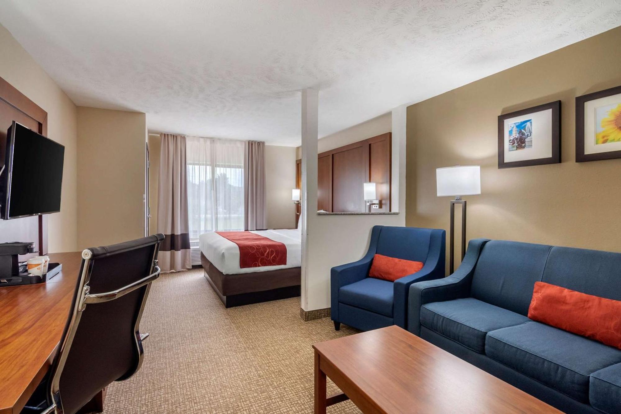 Comfort Suites Speedway - Kansas City Exterior foto