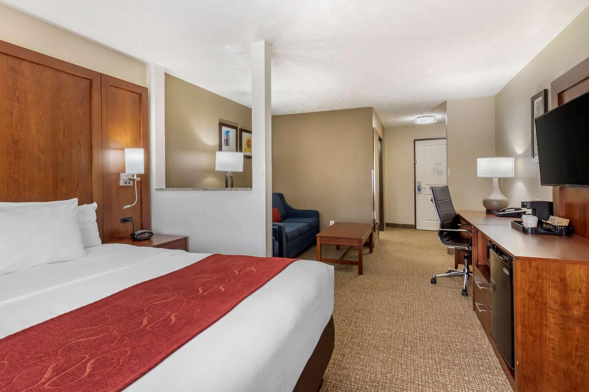 Comfort Suites Speedway - Kansas City Exterior foto